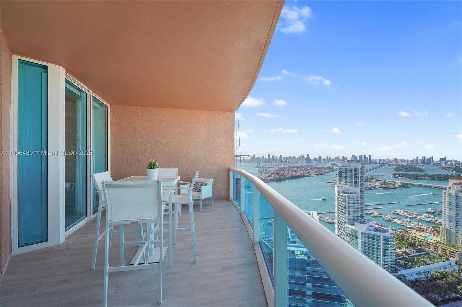 Small Image of 300 SOUTH POINTE DR #4306, Miami Beach Number 24