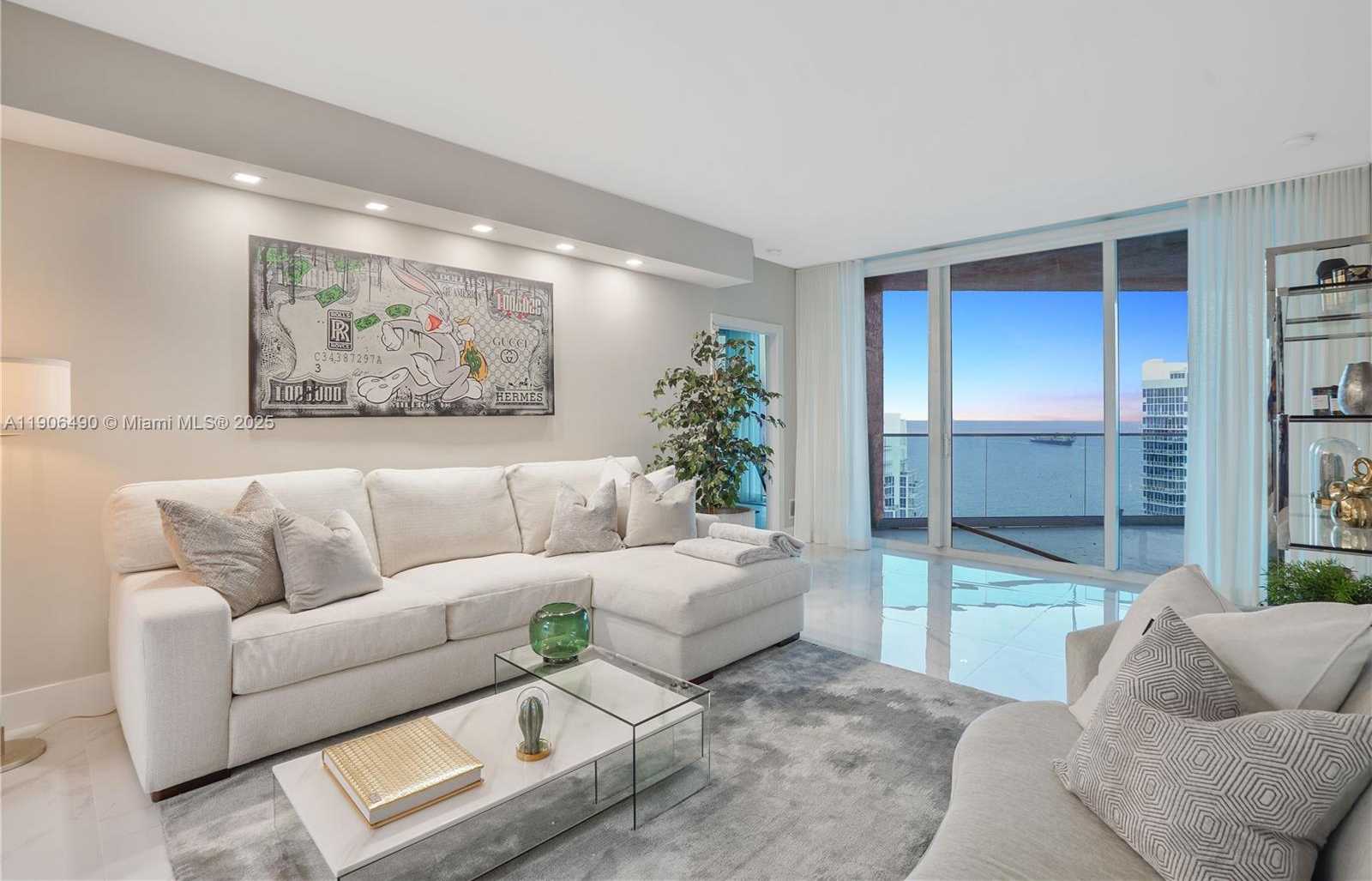 Small Image of 300 SOUTH POINTE DR #4306, Miami Beach Number 32