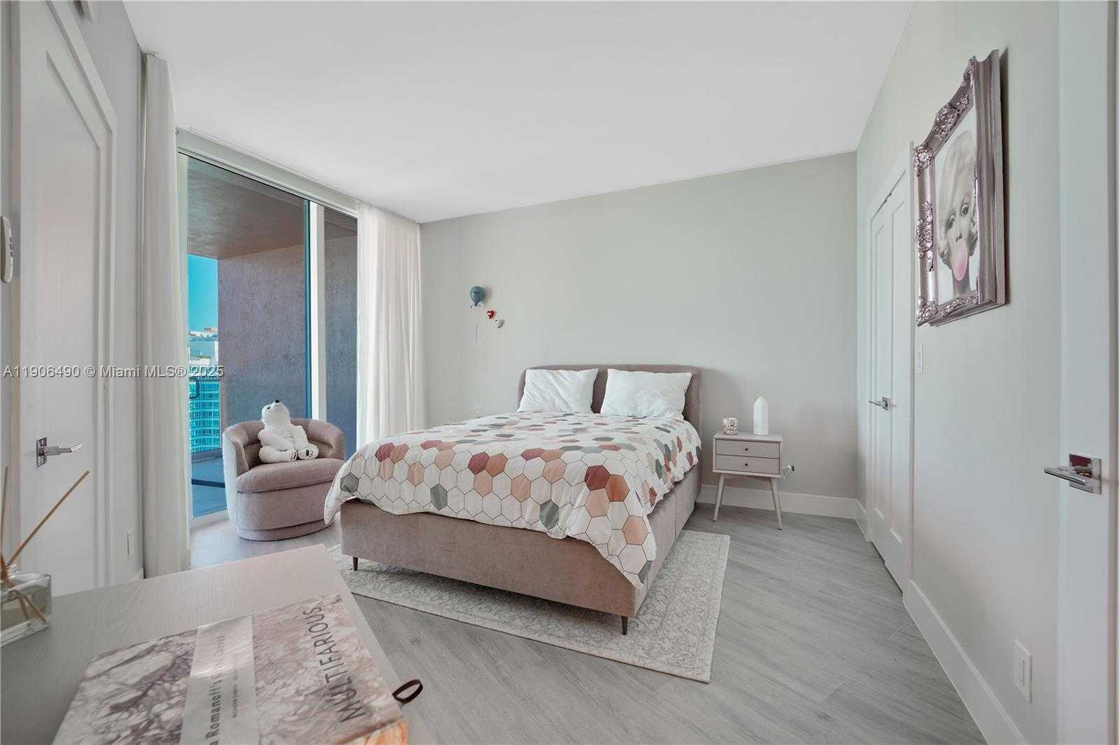 Small Image of 300 SOUTH POINTE DR #4306, Miami Beach Number 48