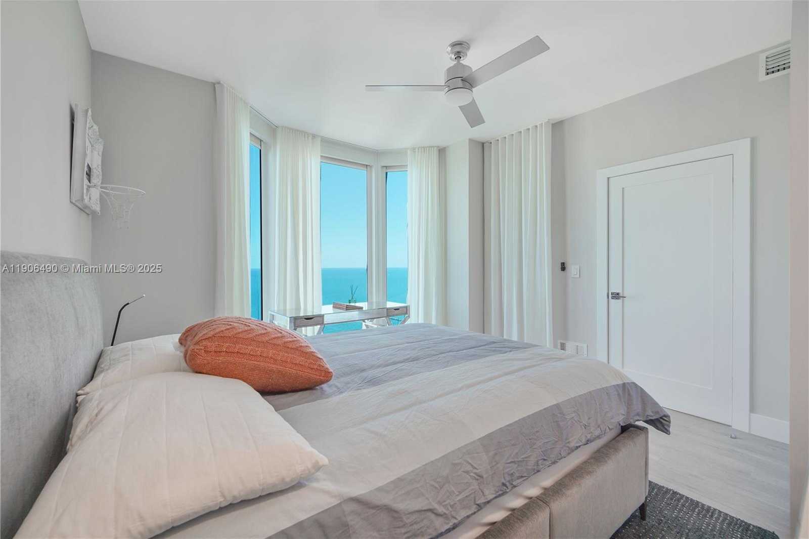 Small Image of 300 SOUTH POINTE DR #4306, Miami Beach Number 55