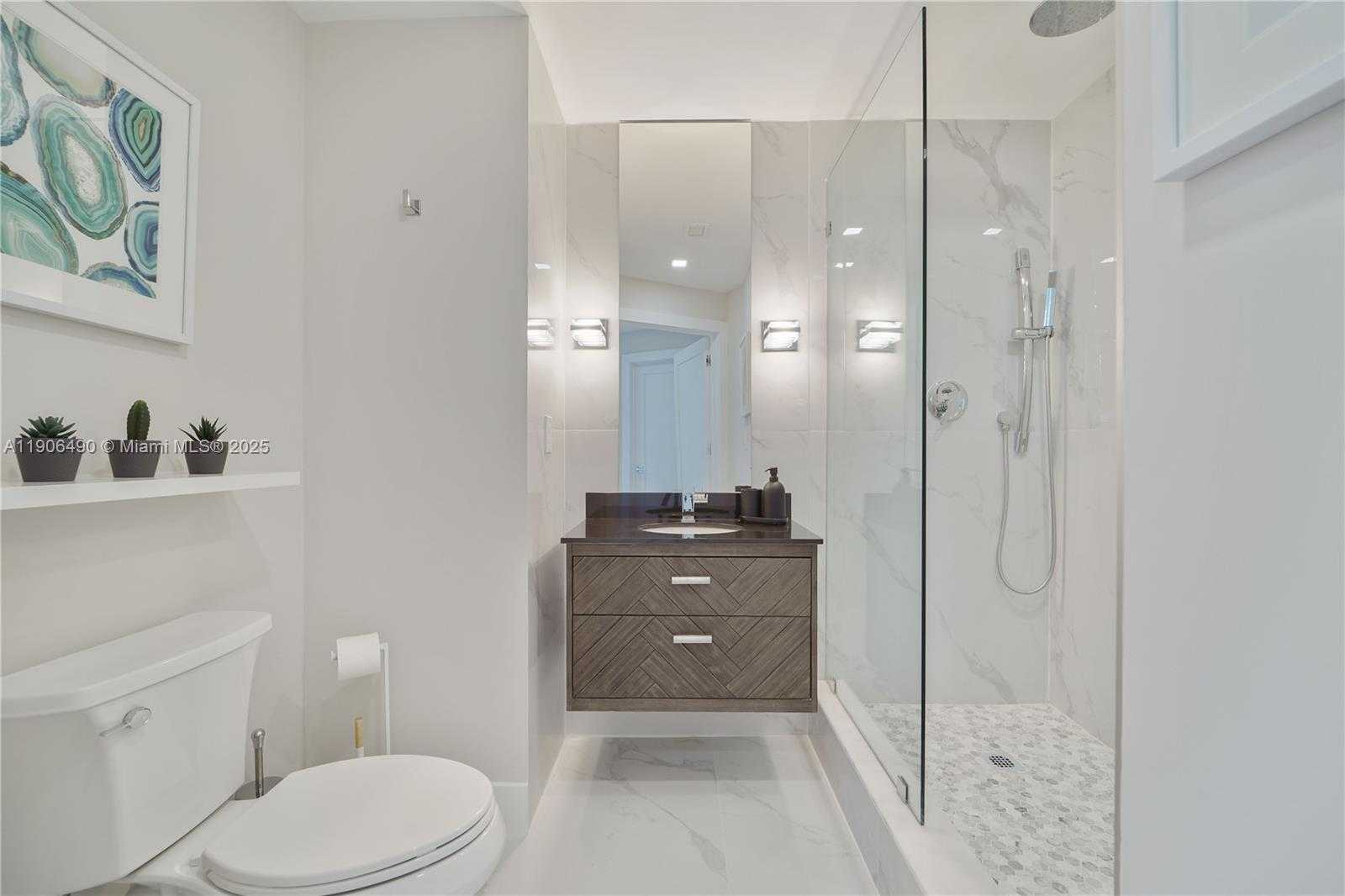 Small Image of 300 SOUTH POINTE DR #4306, Miami Beach Number 58