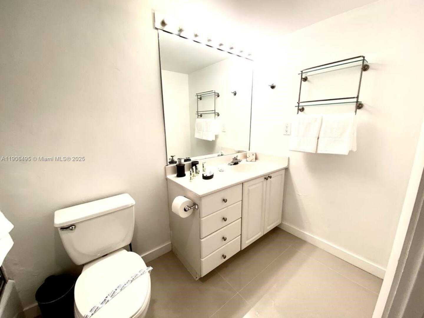 Small Image of 19370 COLLINS AVE #PH-10, Sunny Isles Beach Number 3