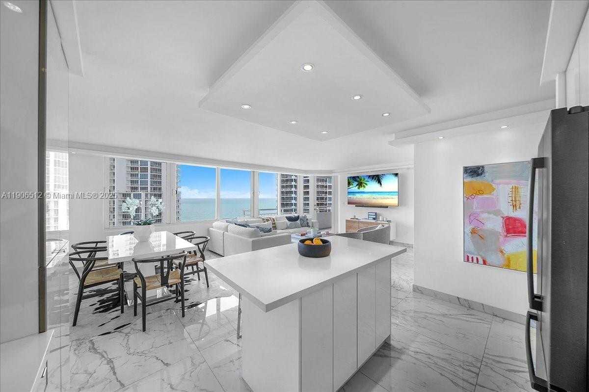 Small Image of 400 SOUTH POINTE DR #2106, Miami Beach Number 12