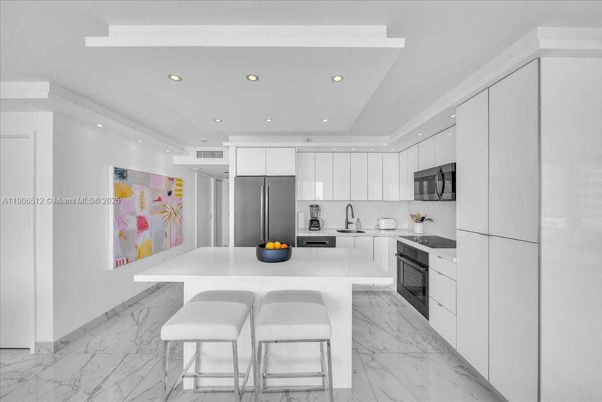 Small Image of 400 SOUTH POINTE DR #2106, Miami Beach Number 16