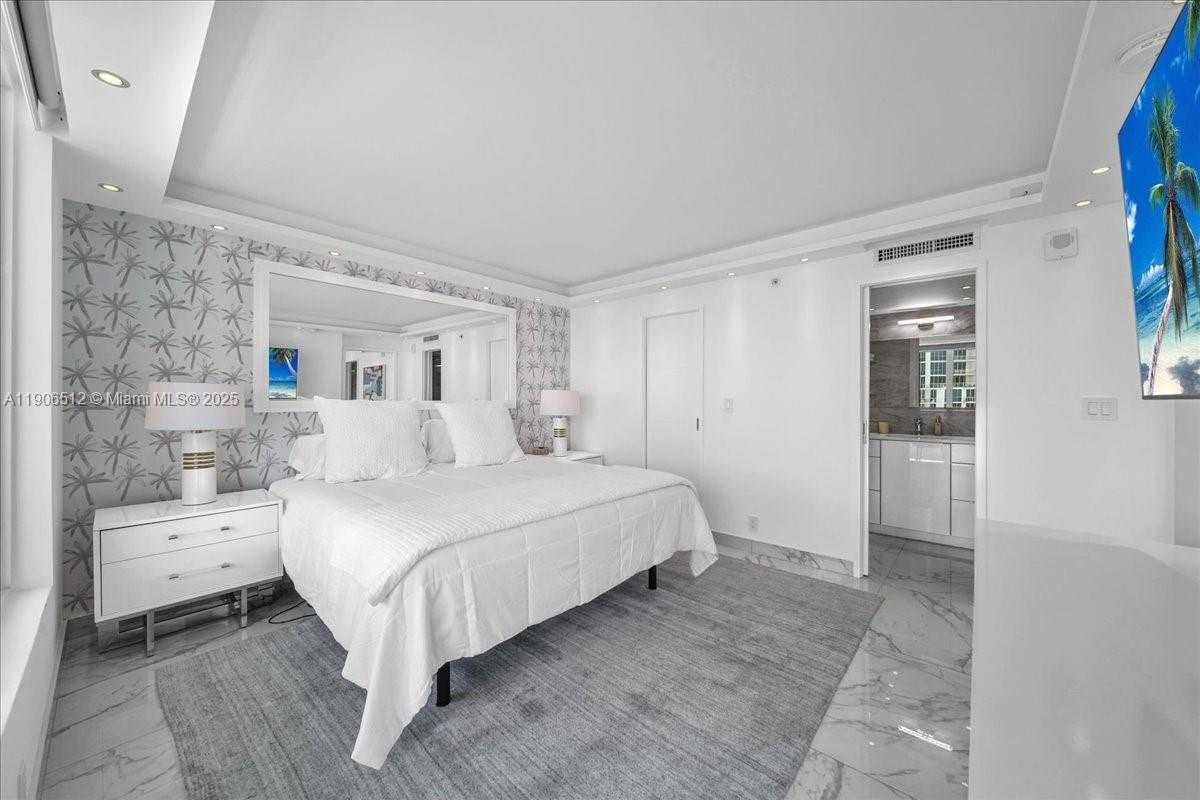 Small Image of 400 SOUTH POINTE DR #2106, Miami Beach Number 19