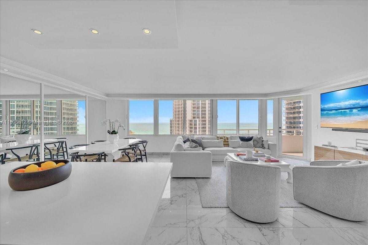 Small Image of 400 SOUTH POINTE DR #2106, Miami Beach Number 2