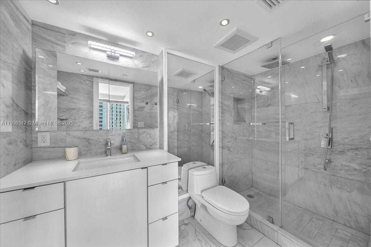 Small Image of 400 SOUTH POINTE DR #2106, Miami Beach Number 20