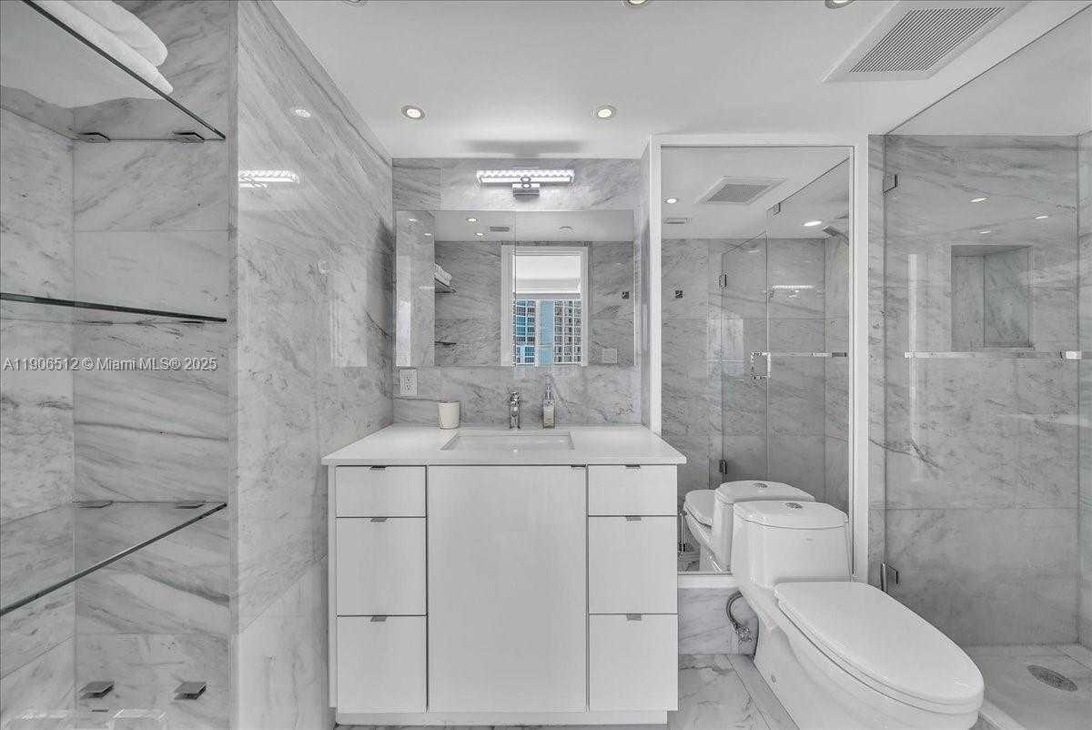 Small Image of 400 SOUTH POINTE DR #2106, Miami Beach Number 21