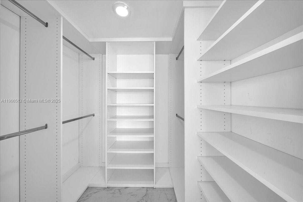 Small Image of 400 SOUTH POINTE DR #2106, Miami Beach Number 22