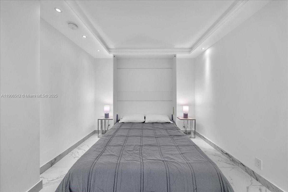 Small Image of 400 SOUTH POINTE DR #2106, Miami Beach Number 24