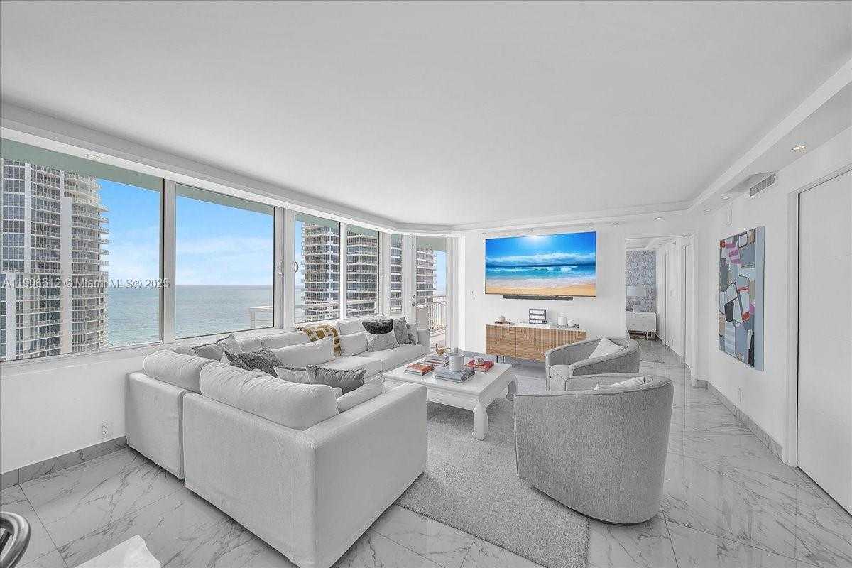 Small Image of 400 SOUTH POINTE DR #2106, Miami Beach Number 3