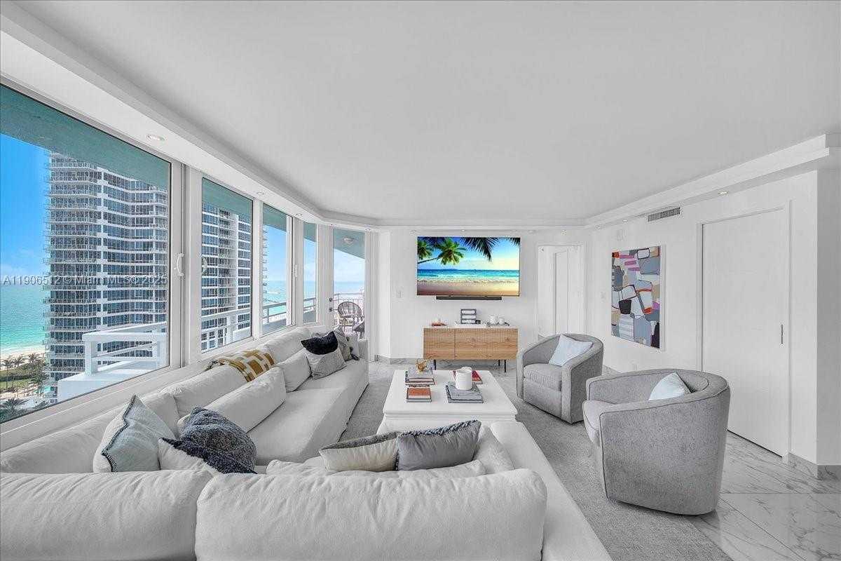 Small Image of 400 SOUTH POINTE DR #2106, Miami Beach Number 4
