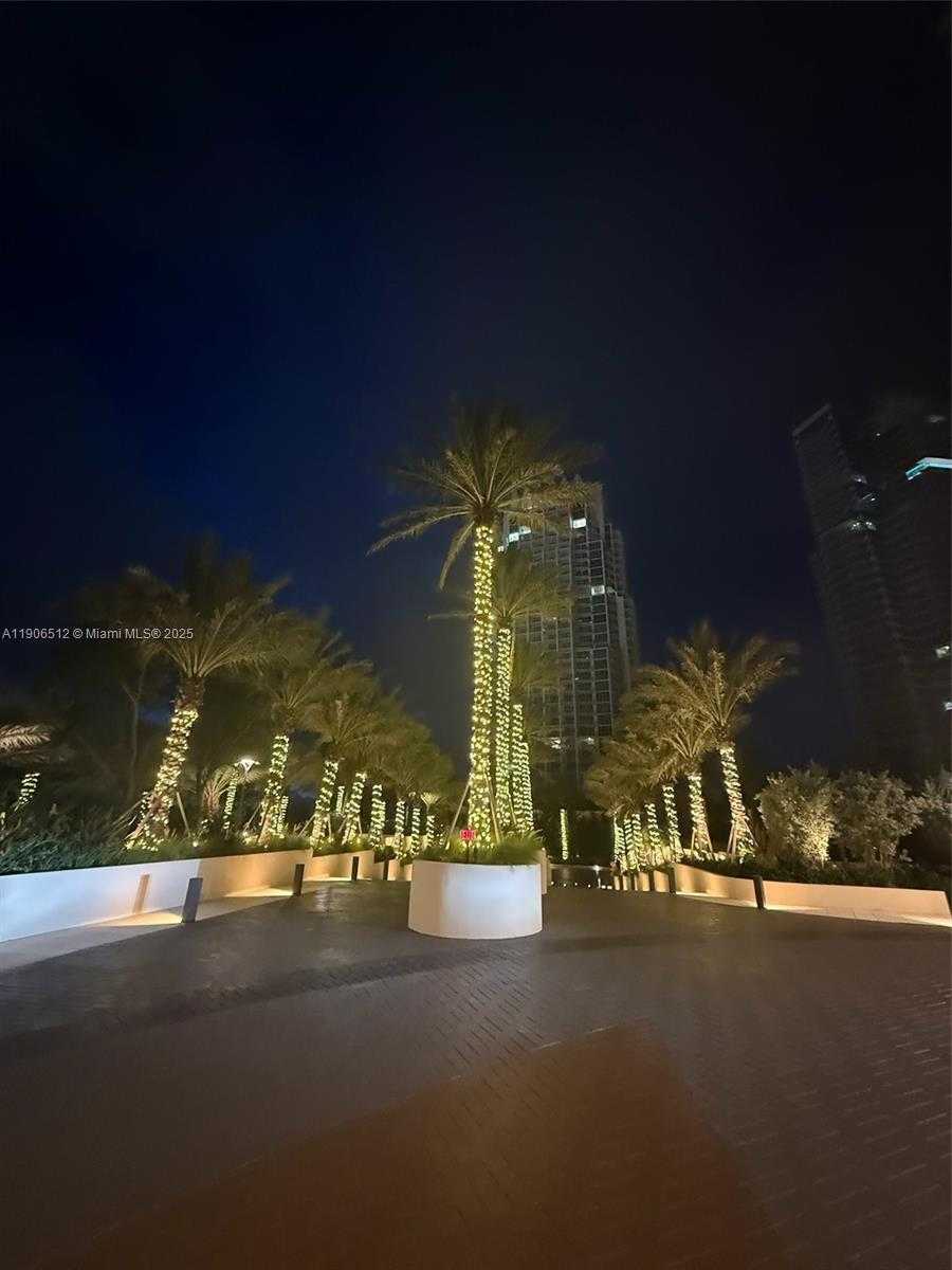 Small Image of 400 SOUTH POINTE DR #2106, Miami Beach Number 53