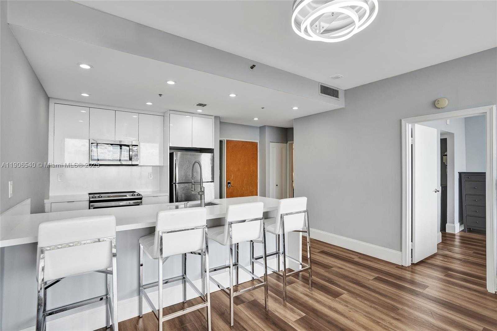 Small Image of 7601 EAST TREASURE DR #PH102, North Bay Village Number 11