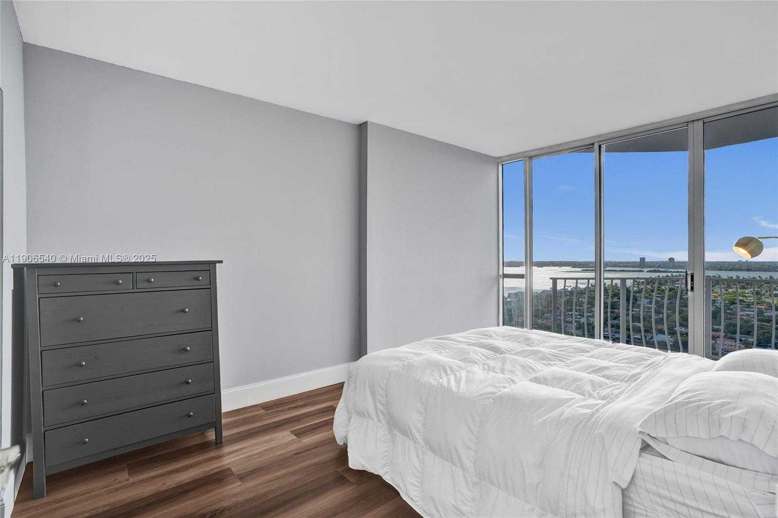 Small Image of 7601 EAST TREASURE DR #PH102, North Bay Village Number 17