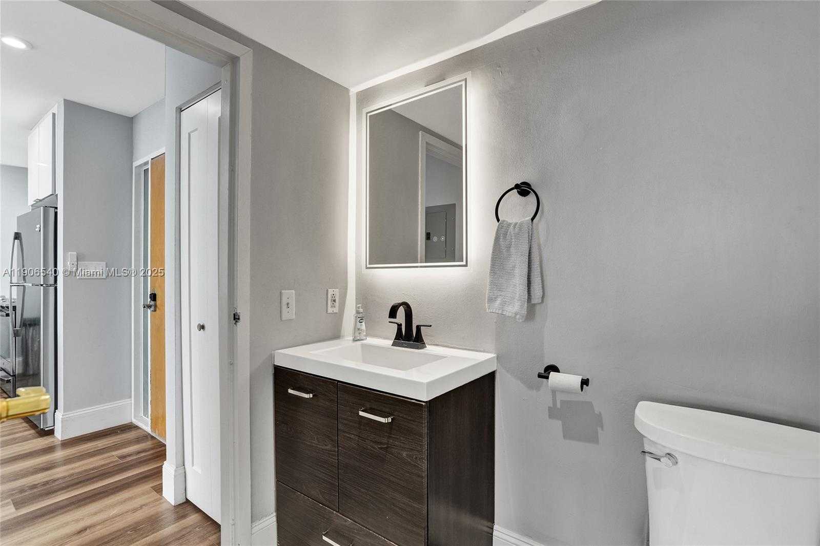 Small Image of 7601 EAST TREASURE DR #PH102, North Bay Village Number 24