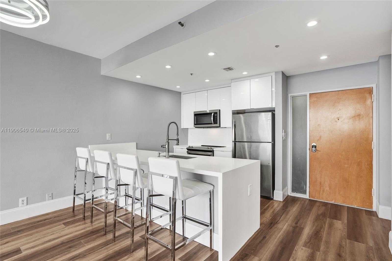 Small Image of 7601 EAST TREASURE DR #PH102, North Bay Village Number 9