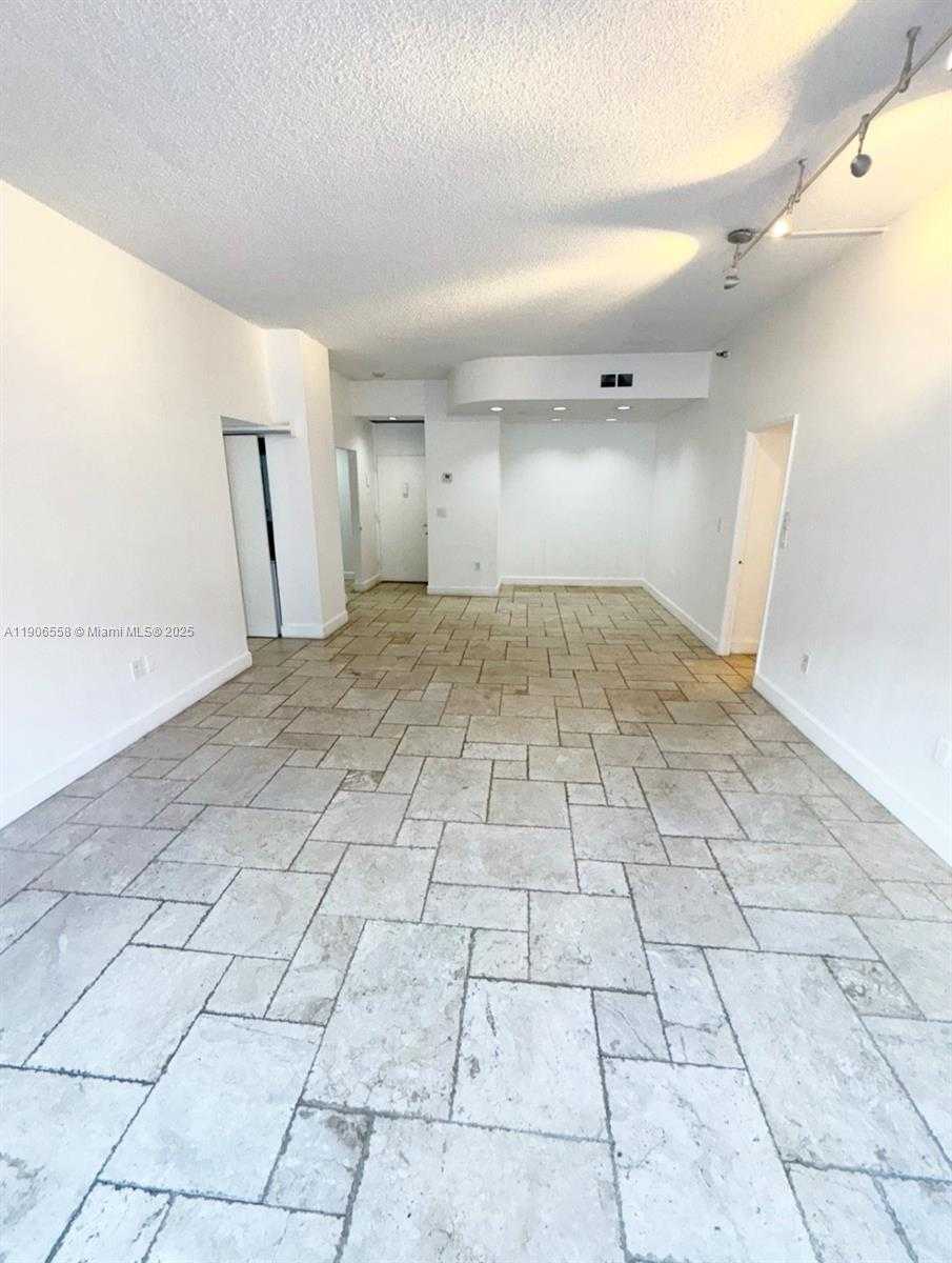 Small Image of 20505 EAST COUNTRY CLUB DR #135, Aventura Number 2