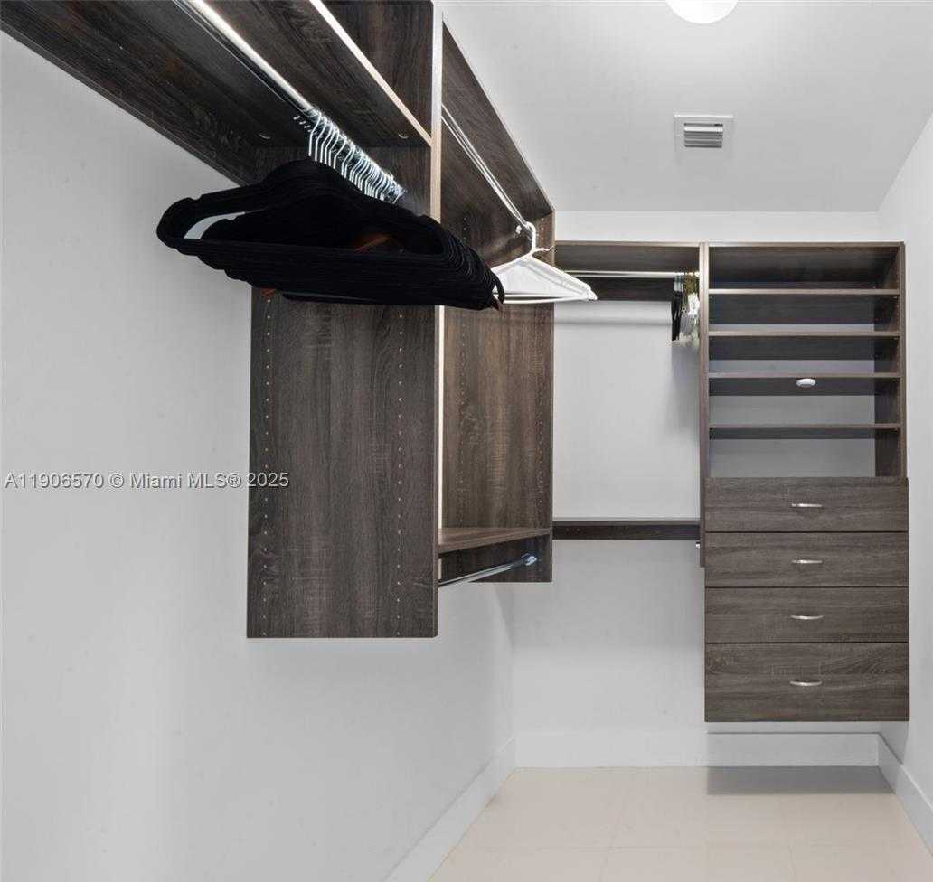 Imagen de Pequeño Objeto