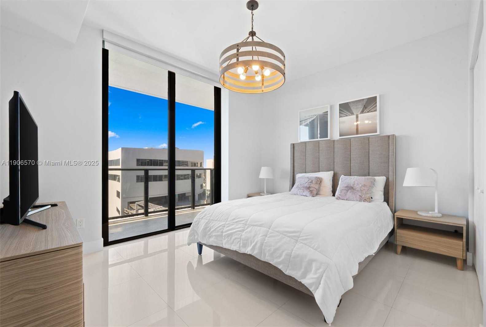 Imagen de Pequeño Objeto