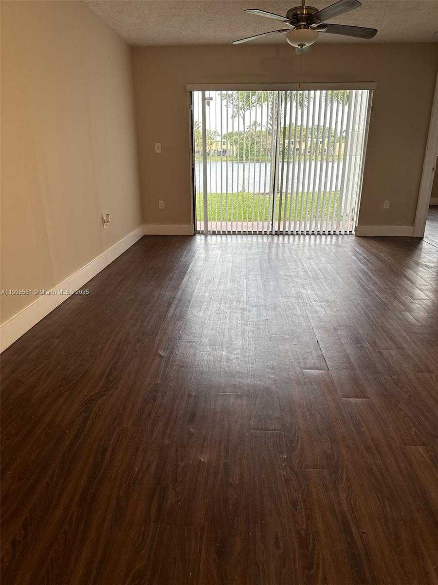 Small Image of 9783 NOB HILL CT #9783, Sunrise Number 4