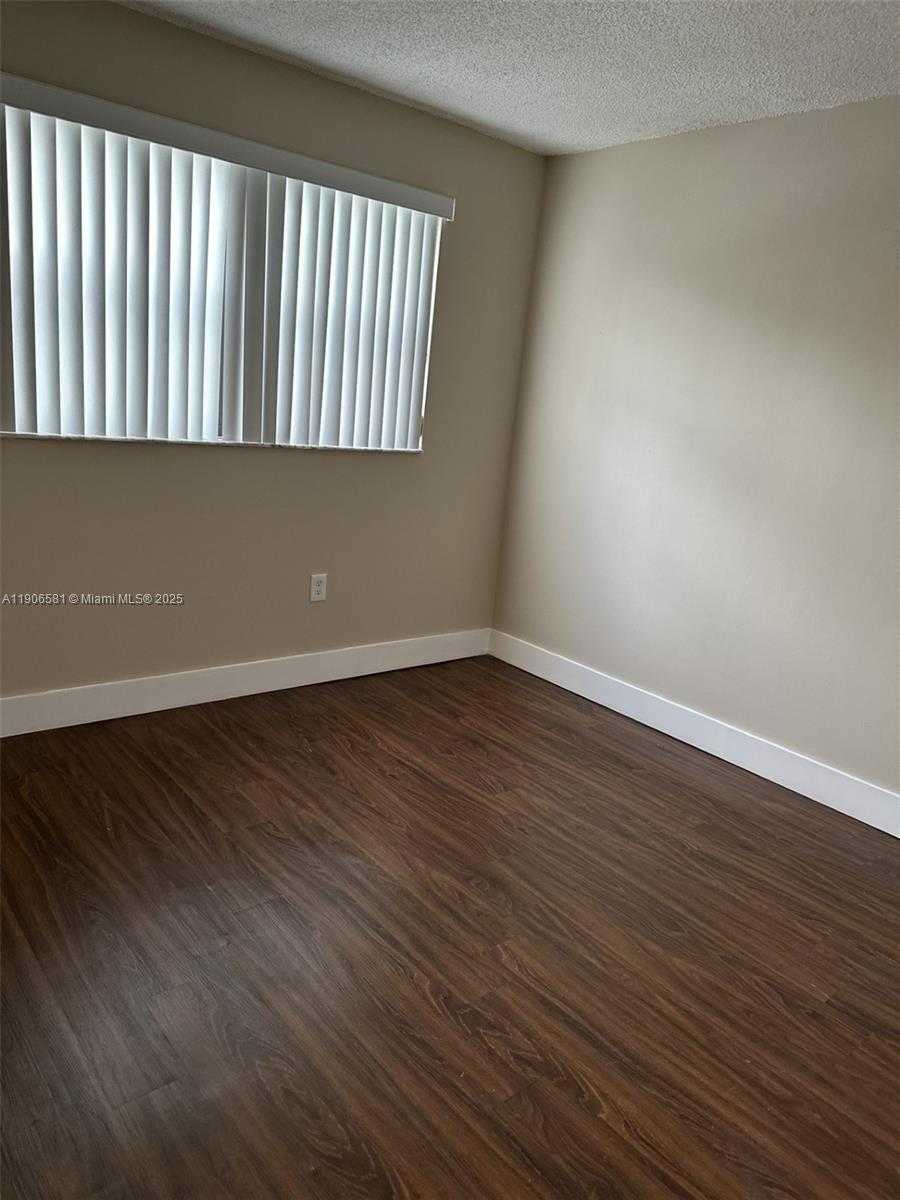 Small Image of 9783 NOB HILL CT #9783, Sunrise Number 6