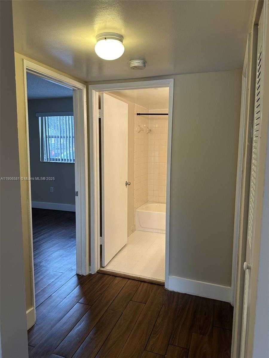 Small Image of 9783 NOB HILL CT #9783, Sunrise Number 7