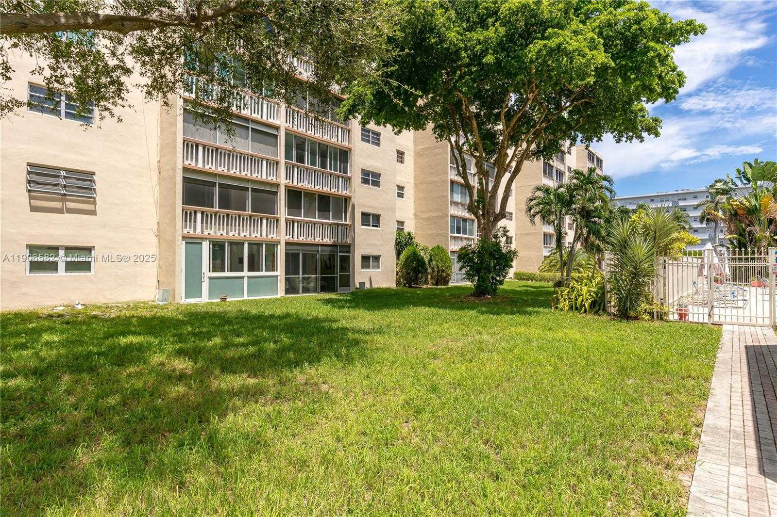 Small Image of 1001 NORTH EAST 14TH AVE #107, Hallandale Beach Number 23