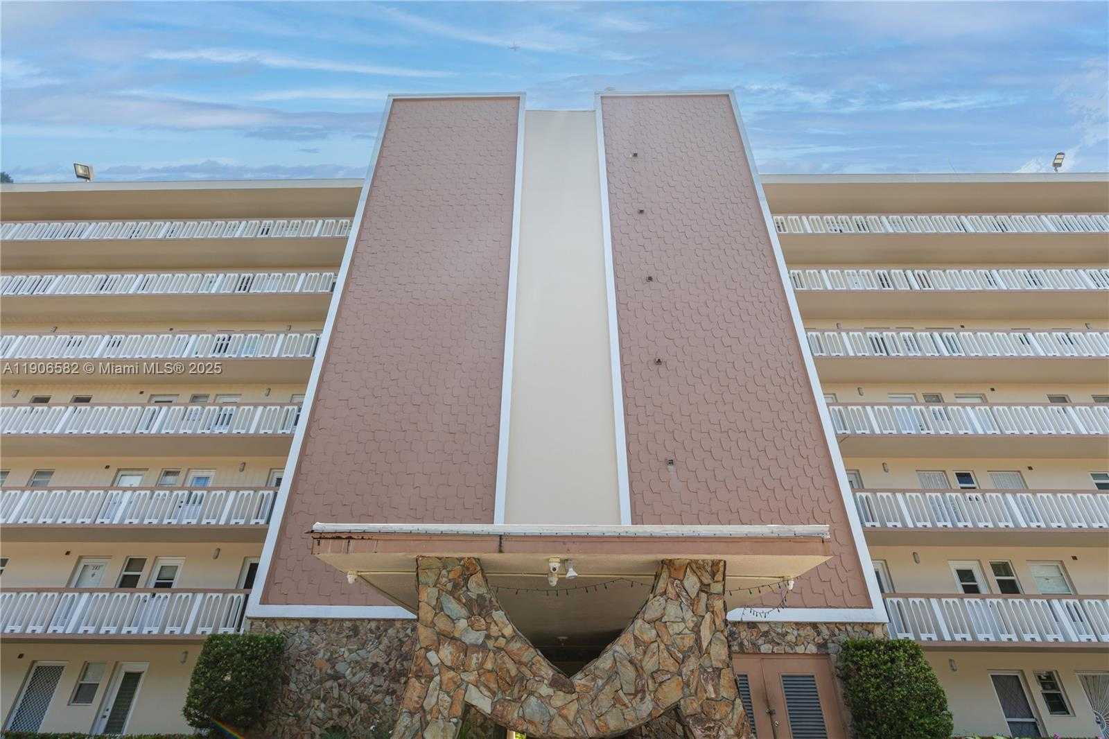 Small Image of 1001 NORTH EAST 14TH AVE #107, Hallandale Beach Number 26