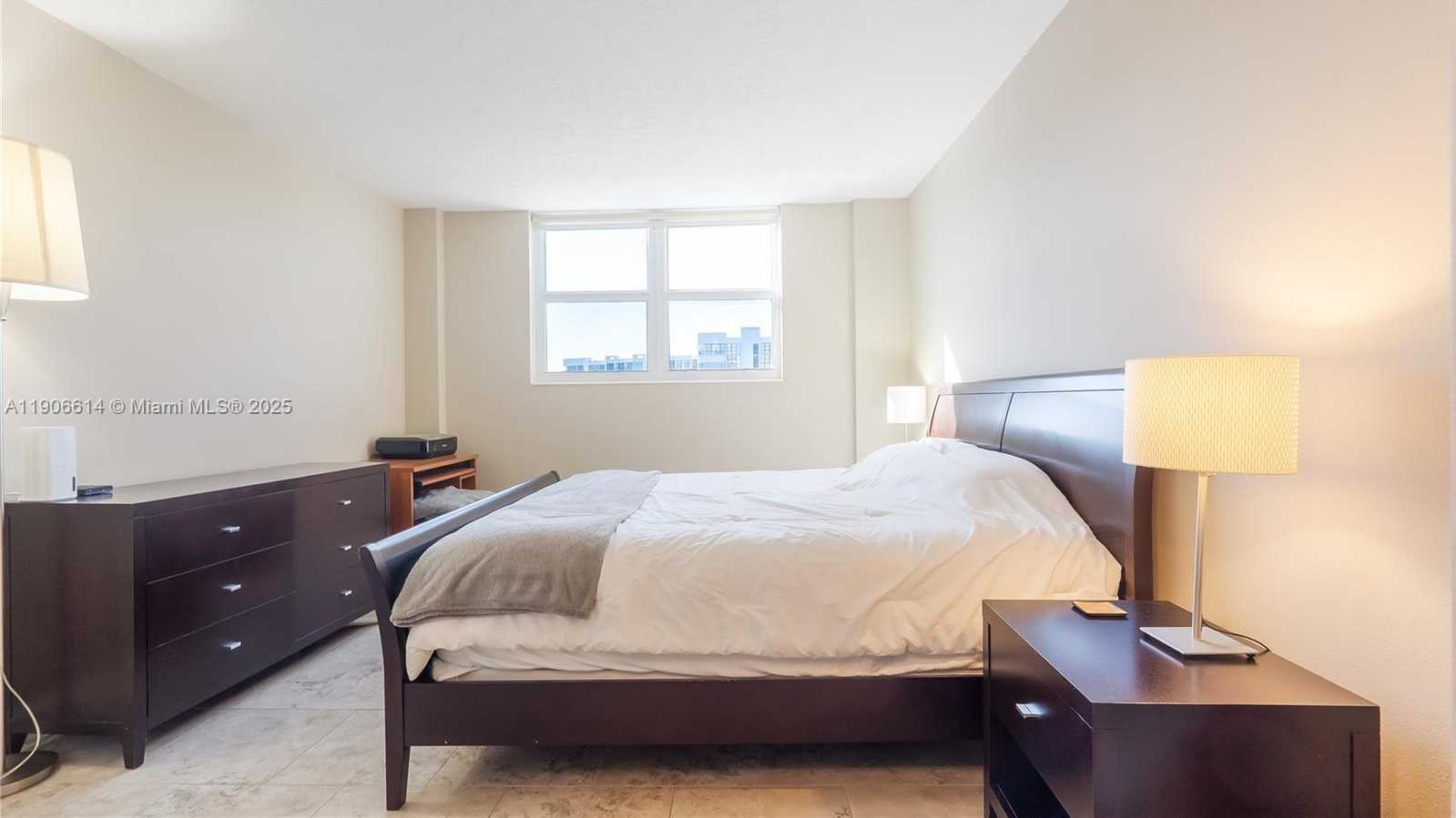 Small Image of 3000 SOUTH OCEAN DR #420, Hollywood Number 12