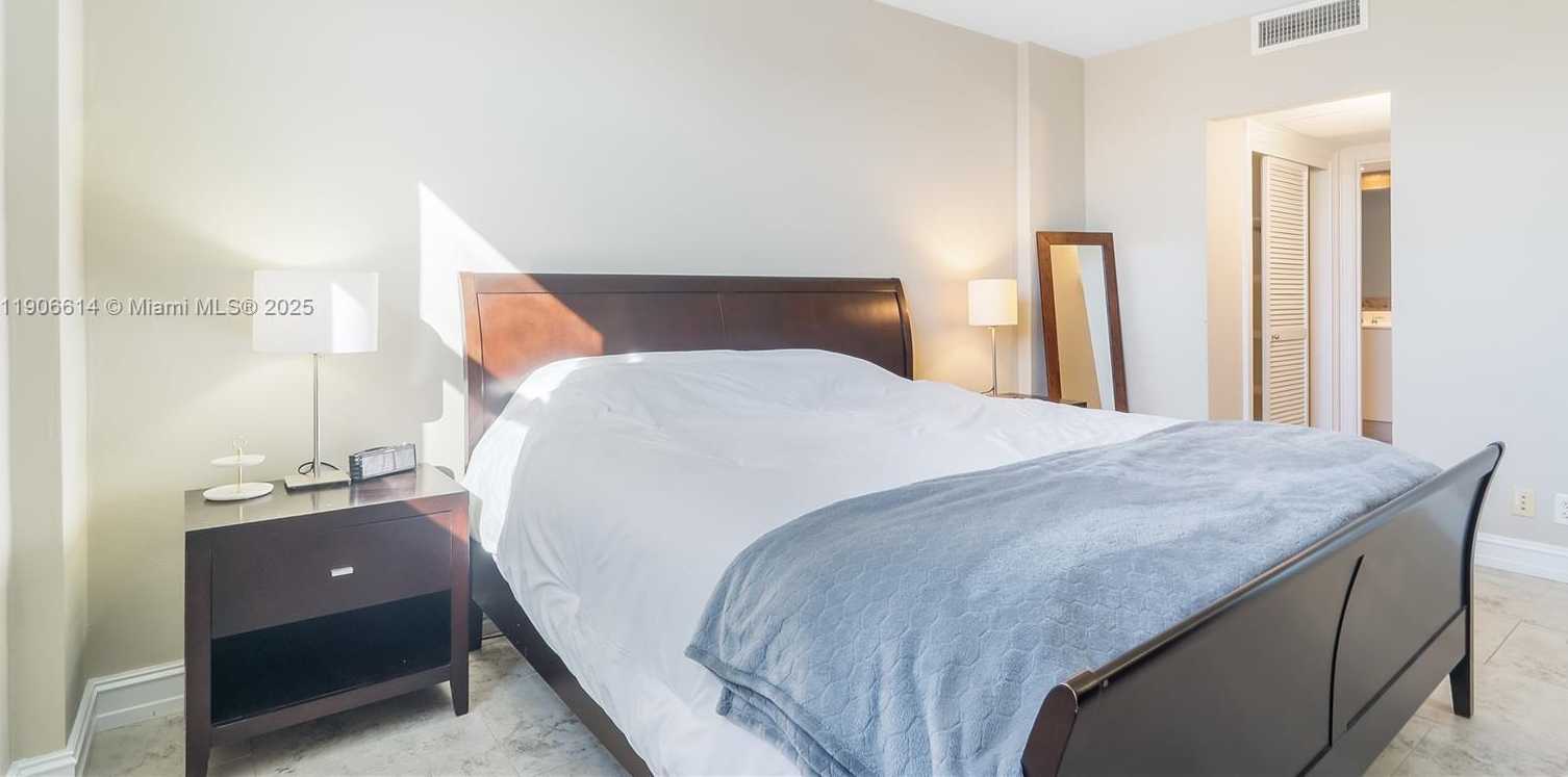 Small Image of 3000 SOUTH OCEAN DR #420, Hollywood Number 13