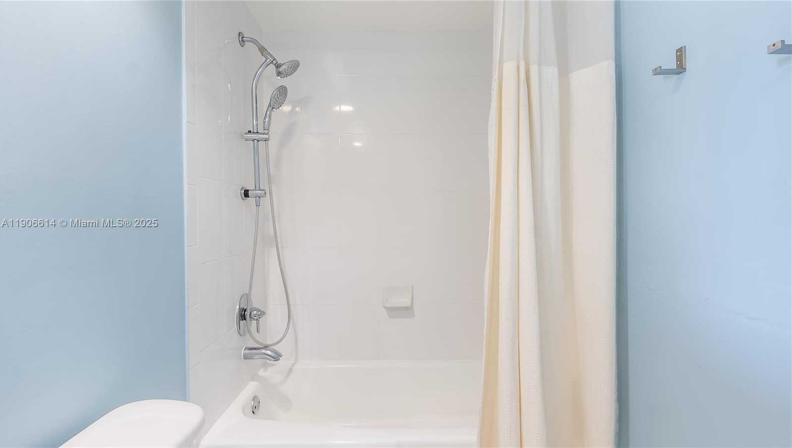 Small Image of 3000 SOUTH OCEAN DR #420, Hollywood Number 18