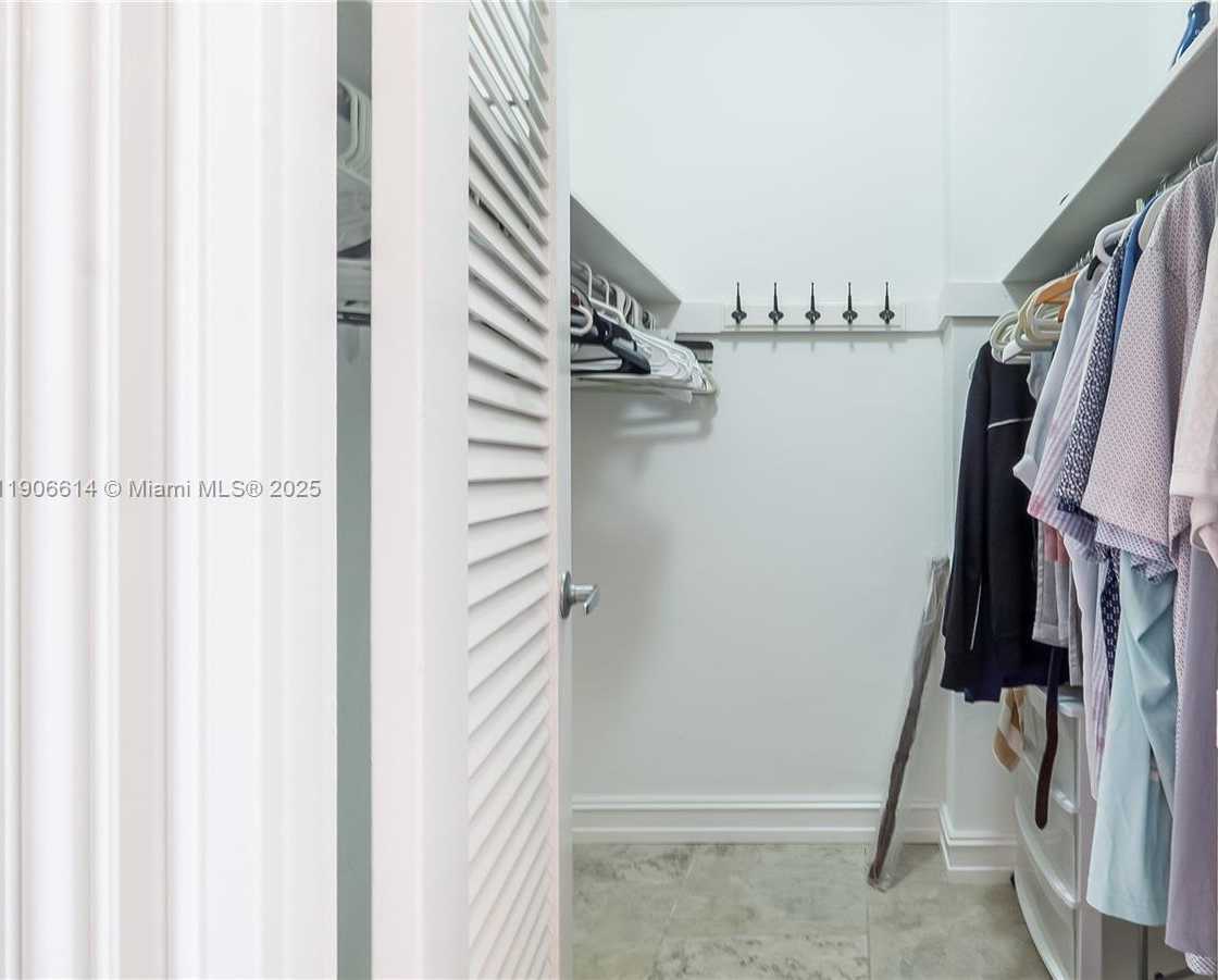 Small Image of 3000 SOUTH OCEAN DR #420, Hollywood Number 20