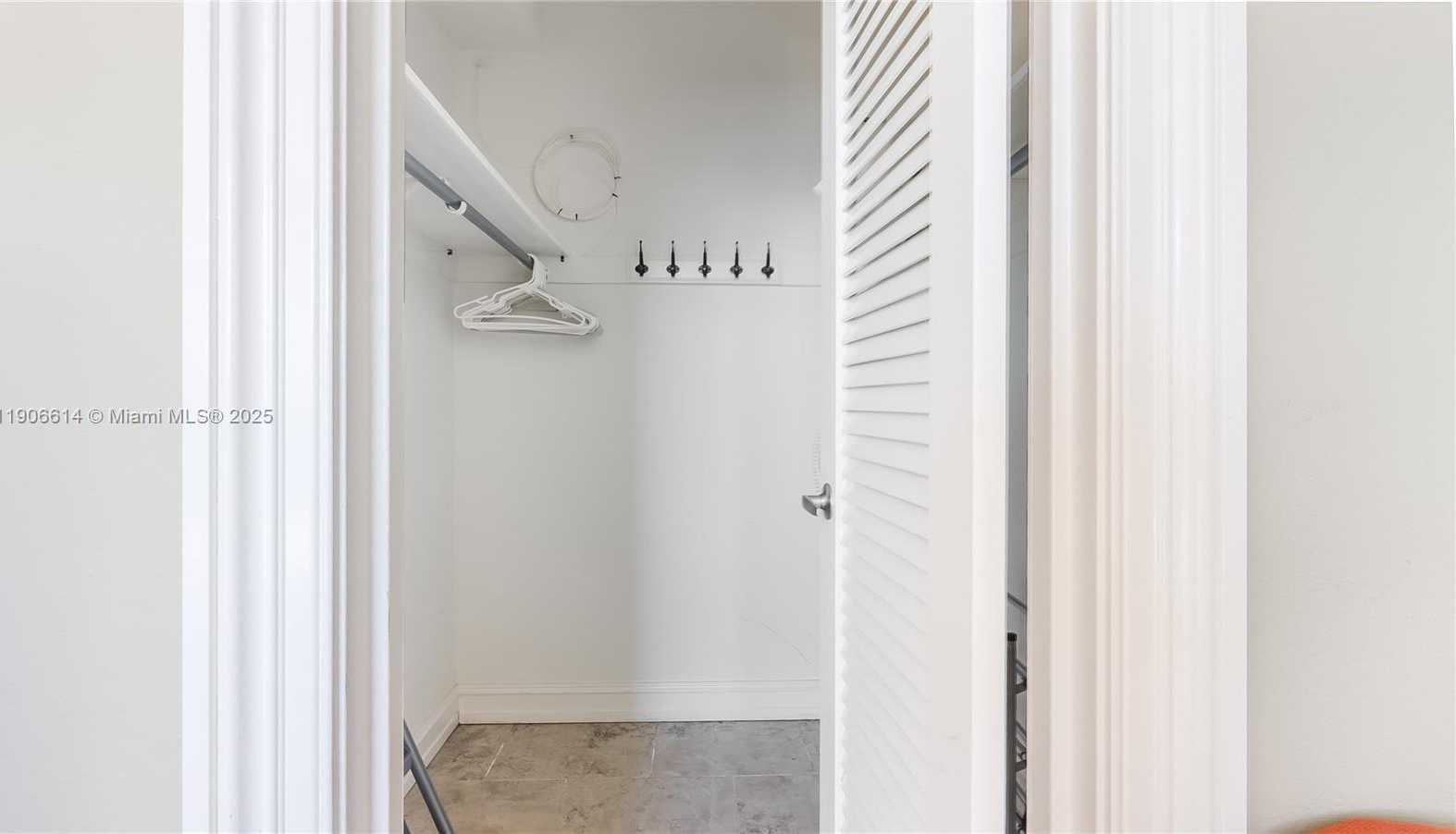 Small Image of 3000 SOUTH OCEAN DR #420, Hollywood Number 21