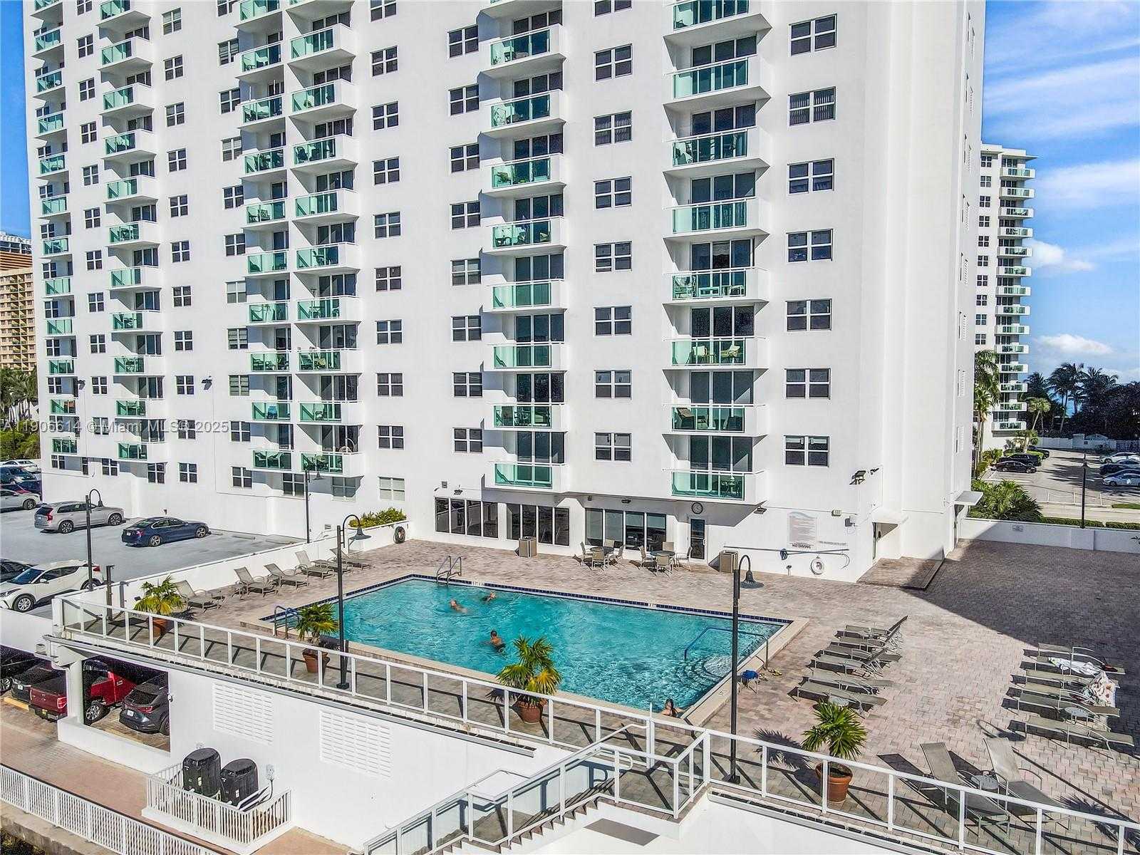 Small Image of 3000 SOUTH OCEAN DR #420, Hollywood Number 37