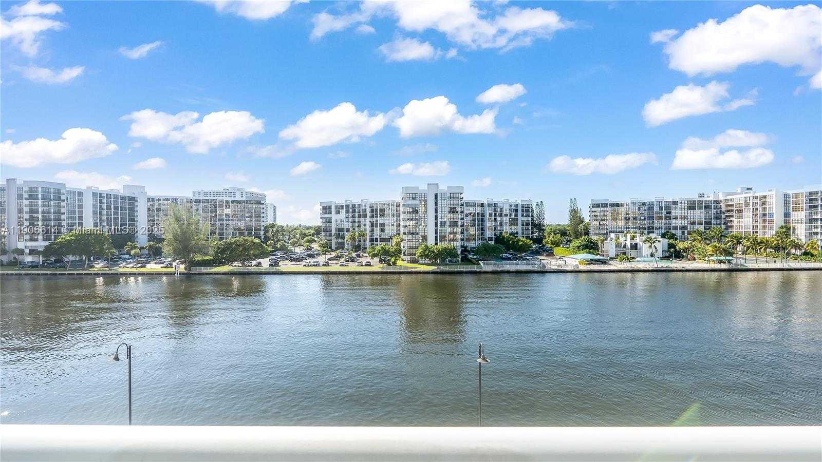 Small Image of 3000 SOUTH OCEAN DR #420, Hollywood Number 38