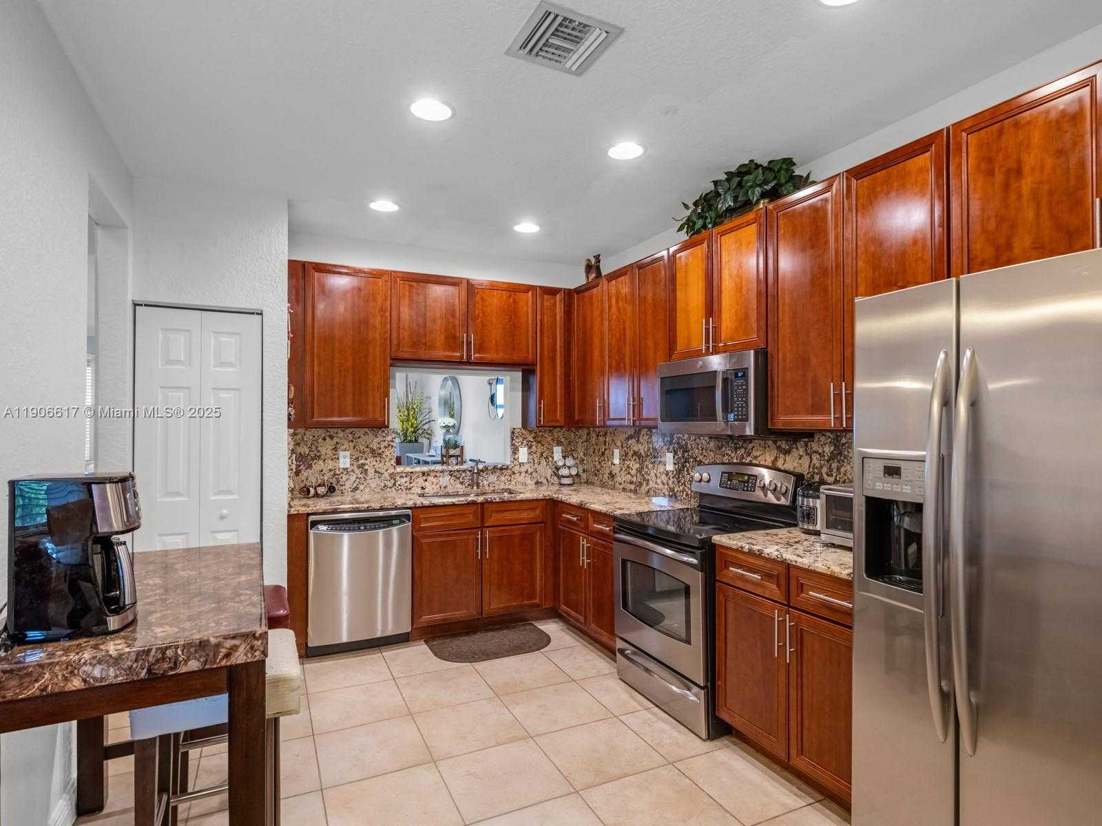 Small Image of 9719 DARLINGTON PL, Cooper City Number 11