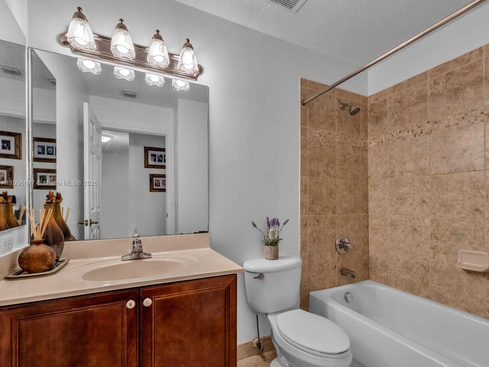 Small Image of 9719 DARLINGTON PL, Cooper City Number 17