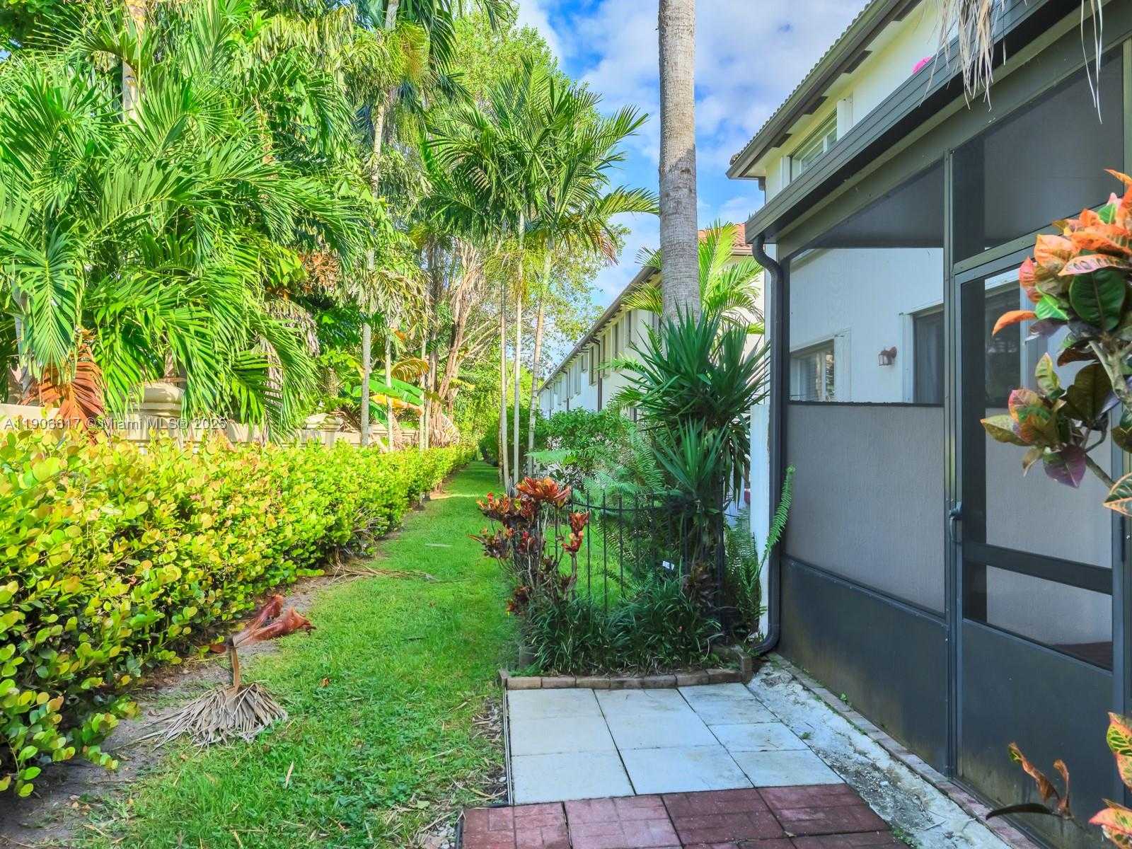 Small Image of 9719 DARLINGTON PL, Cooper City Number 21