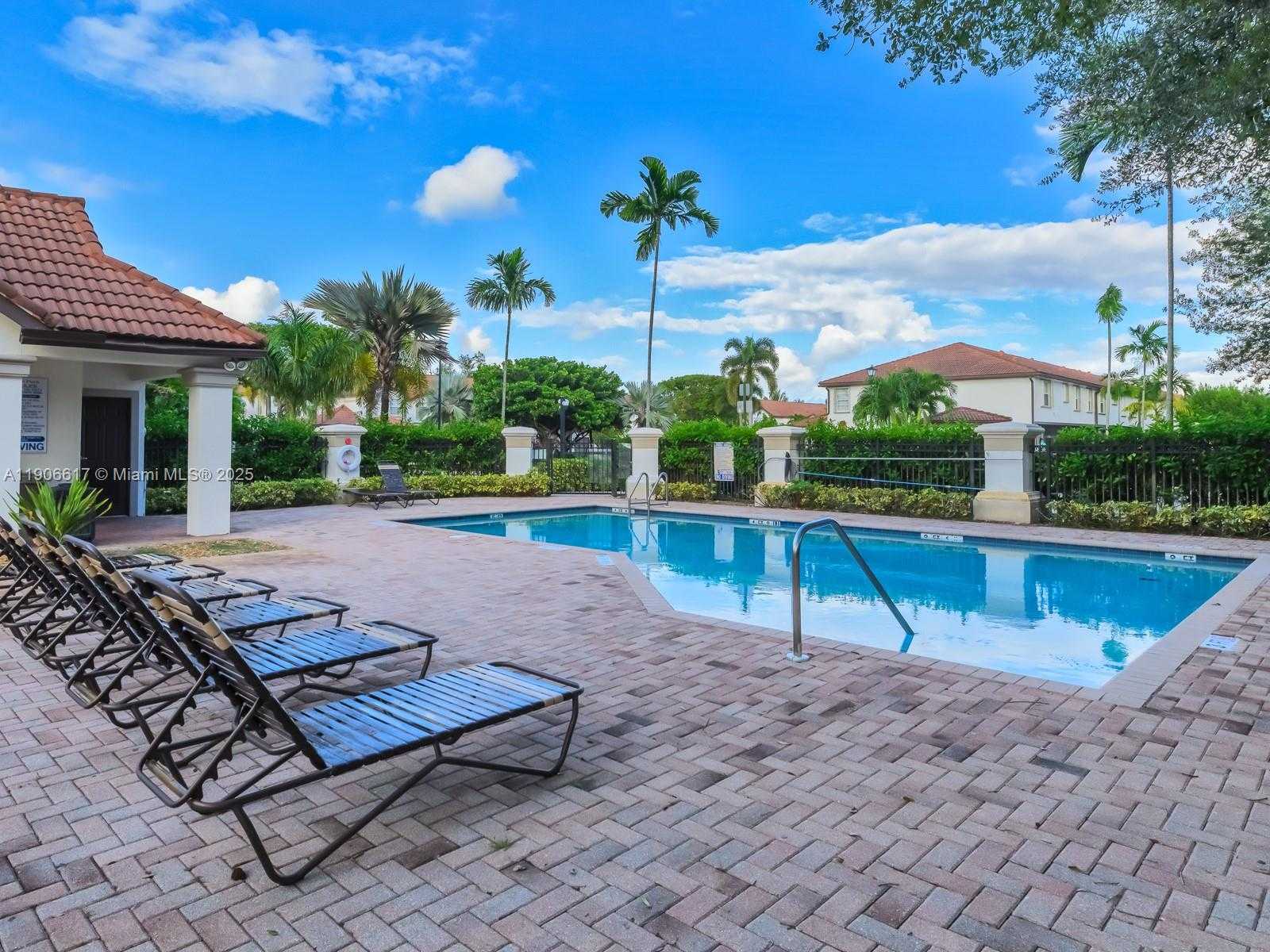 Small Image of 9719 DARLINGTON PL, Cooper City Number 24