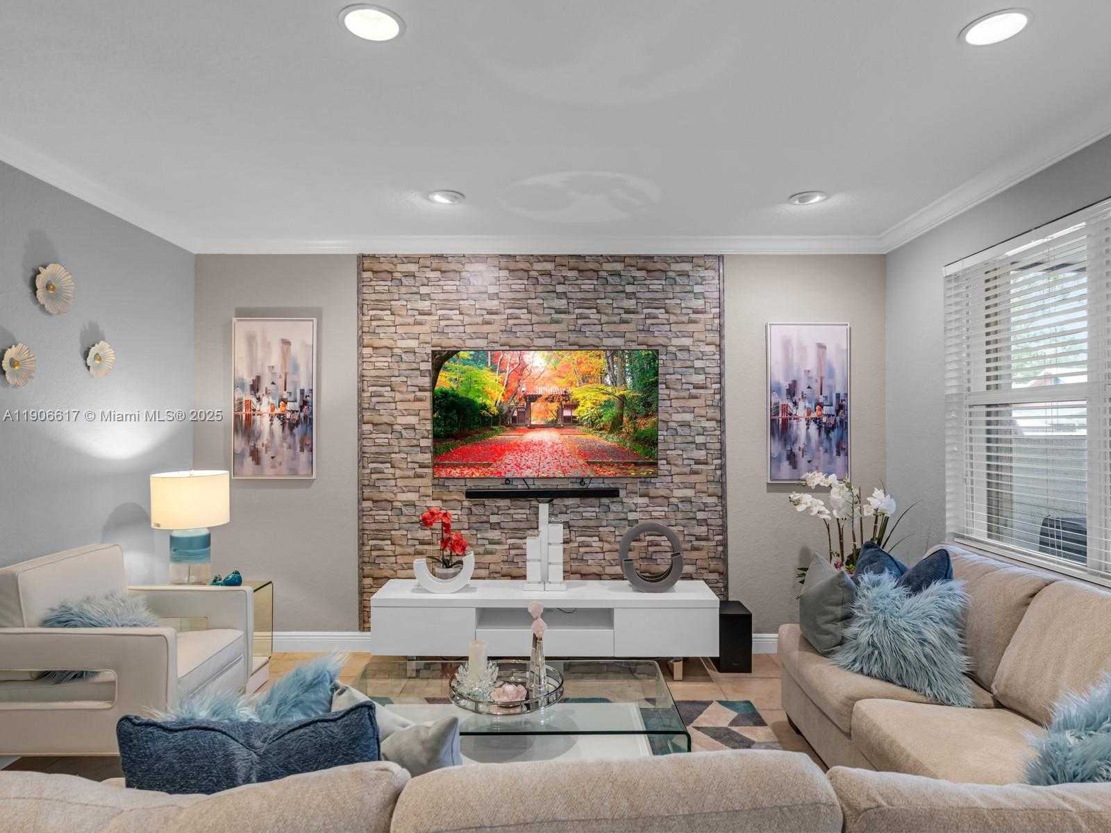 Small Image of 9719 DARLINGTON PL, Cooper City Number 3