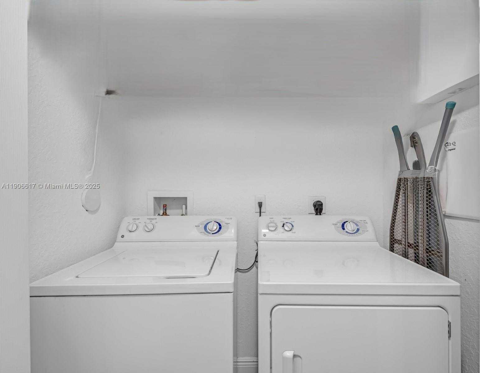 Small Image of 9719 DARLINGTON PL, Cooper City Number 40