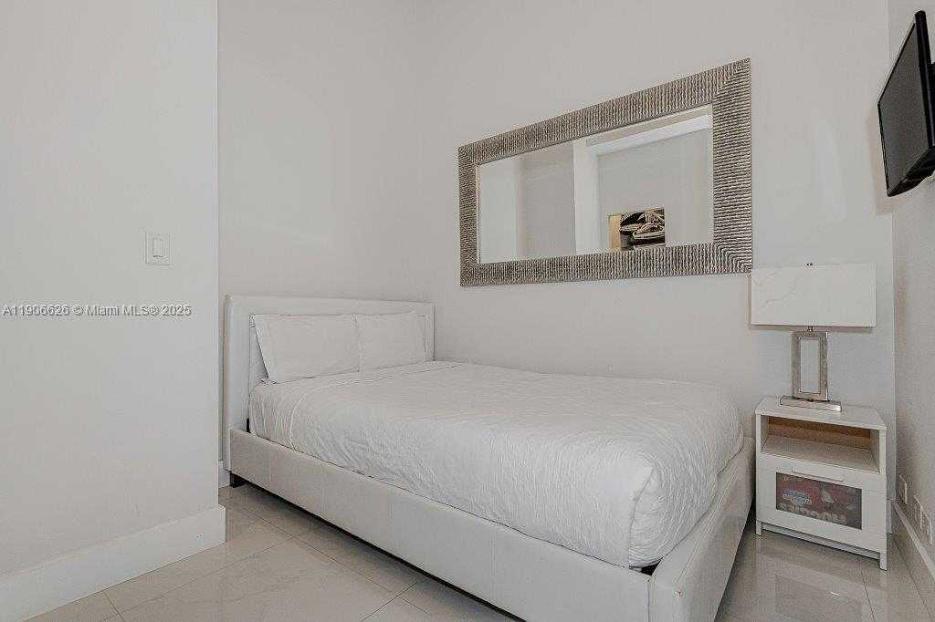 Small Image of 2301 COLLINS AVE #1619, Miami Beach Number 16