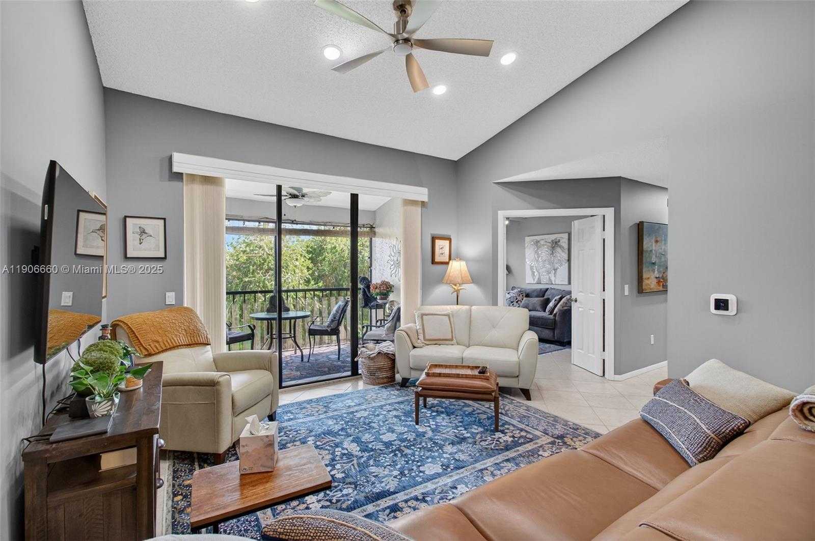 Small Image of 5099 SPLENDIDO CT #U, Boynton Beach Number 2