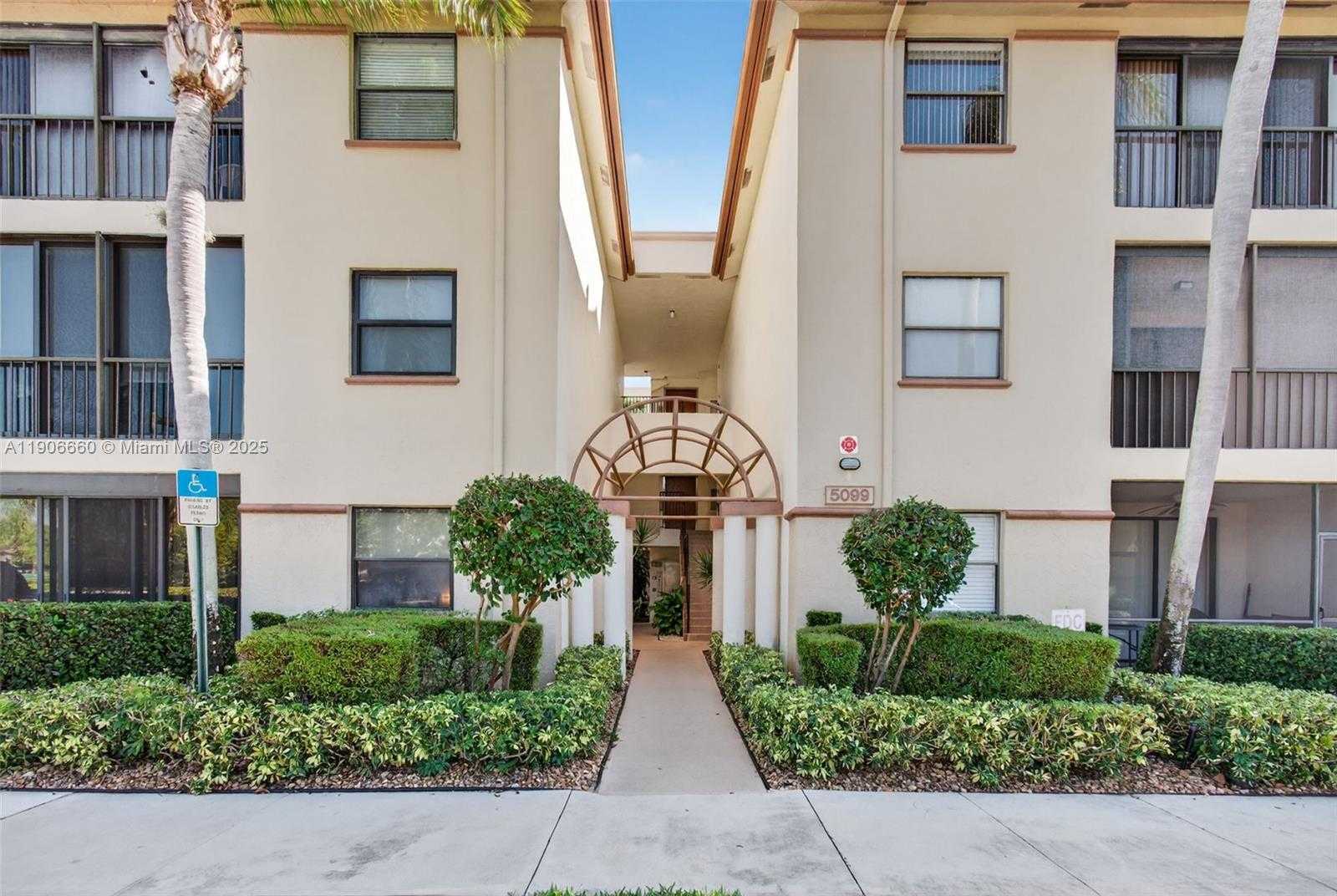 Small Image of 5099 SPLENDIDO CT #U, Boynton Beach Number 32