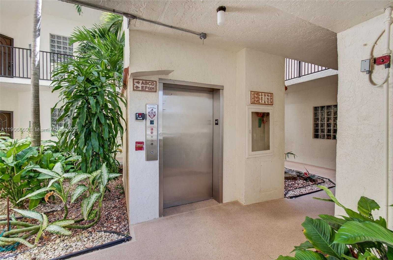 Small Image of 5099 SPLENDIDO CT #U, Boynton Beach Number 34