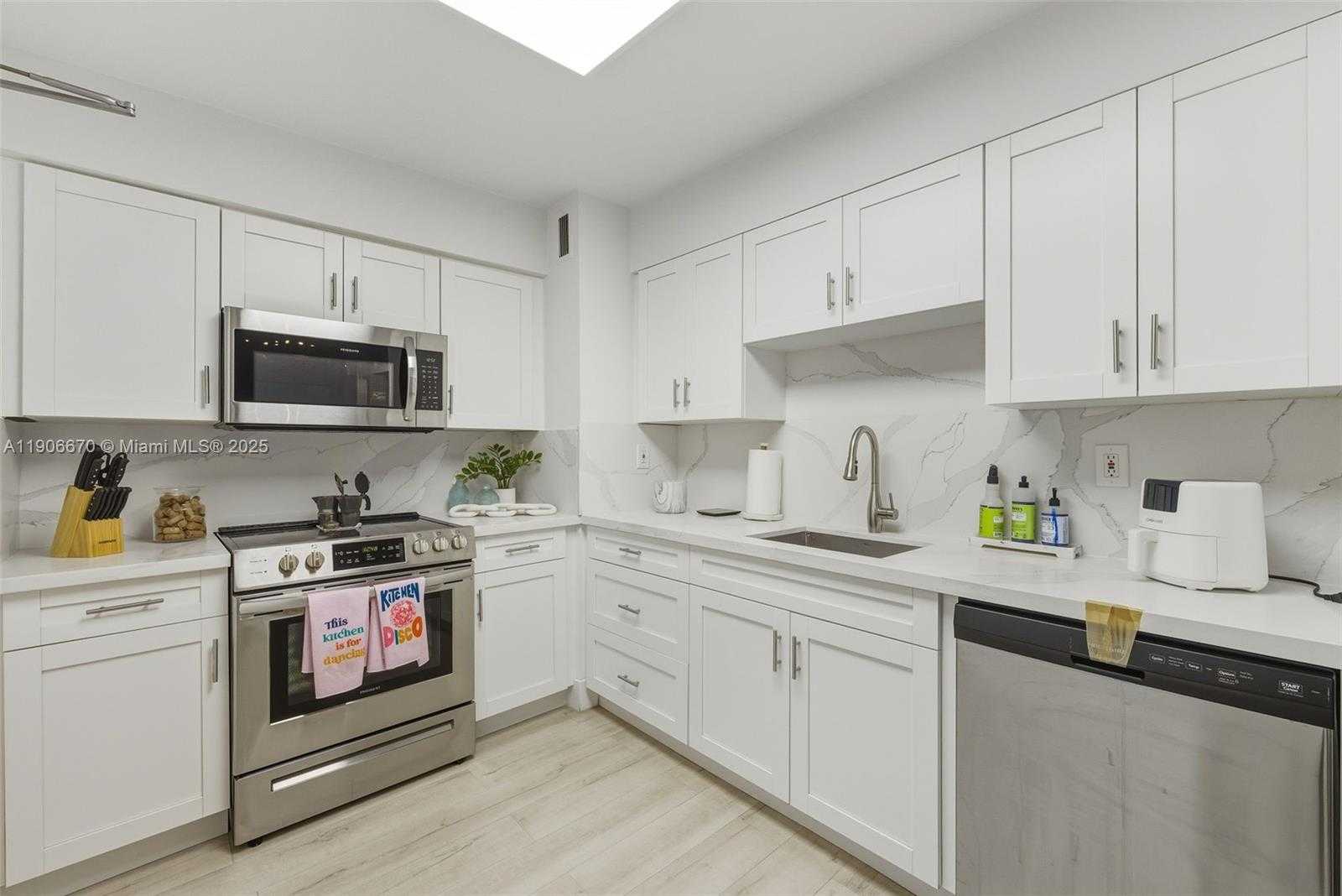 Small Image of 9195 COLLINS AVE #404, Surfside Number 5