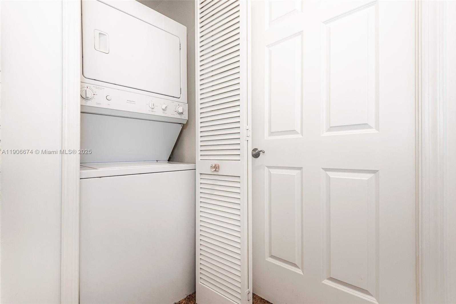 Small Image of 100 ANDALUSIA AVE #210, Coral Gables Number 24