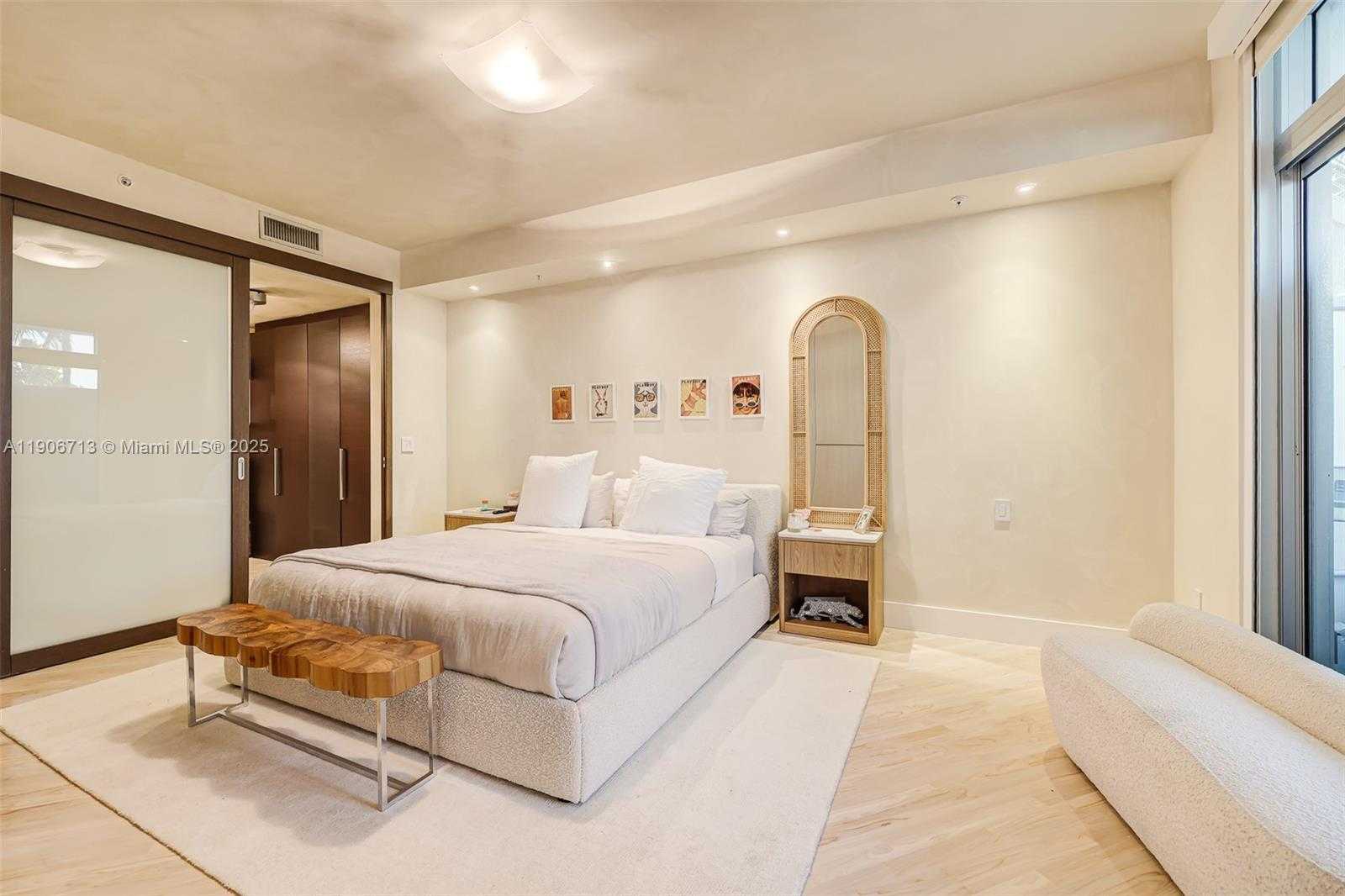 Small Image of 2001 MERIDIAN AVE #307, Miami Beach Number 15