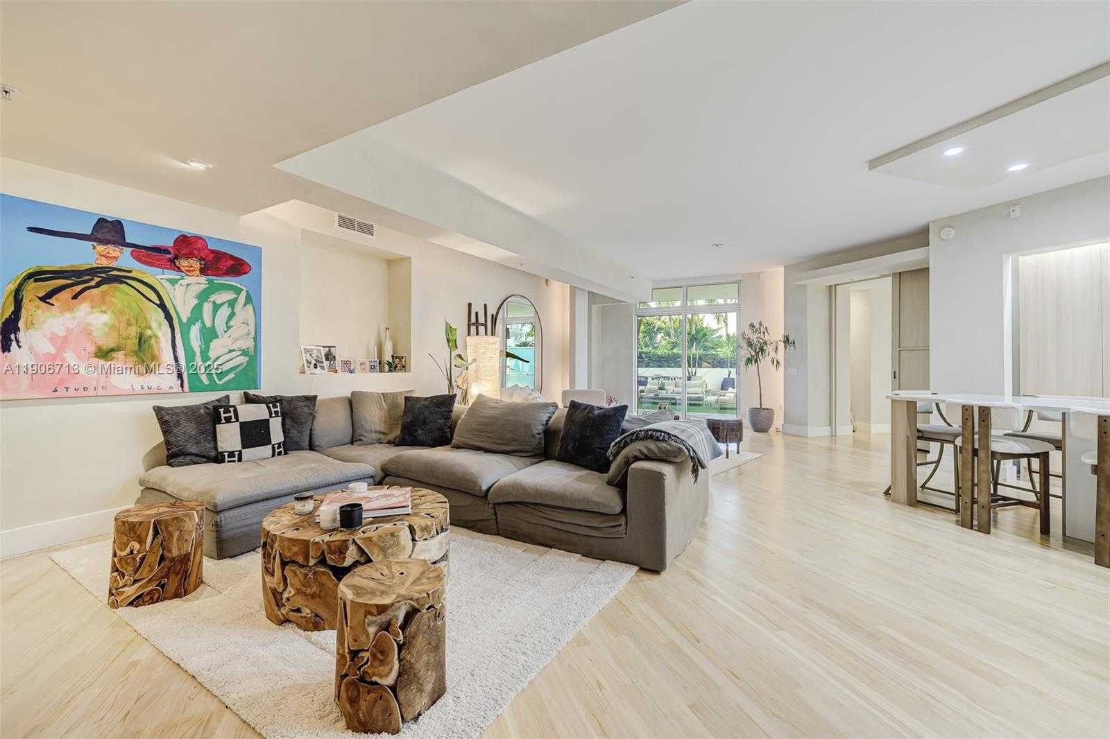 Small Image of 2001 MERIDIAN AVE #307, Miami Beach Number 2